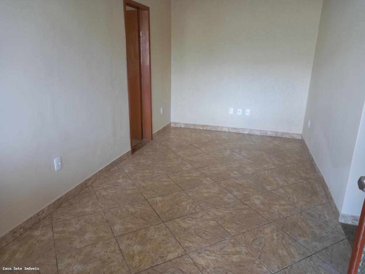 Casa para alugar com 2 quartos, 180m² - Foto 3