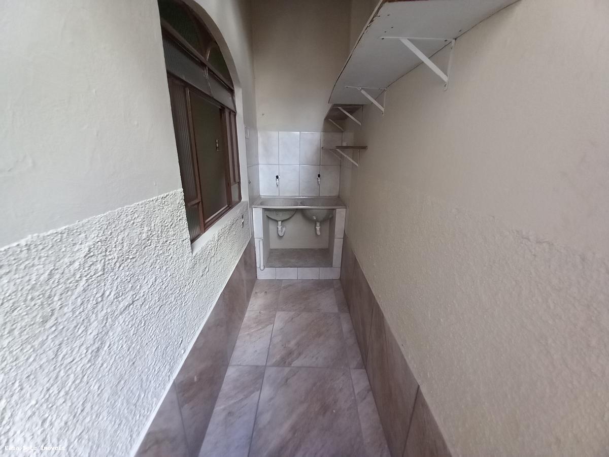 Casa para alugar com 2 quartos, 180m² - Foto 9