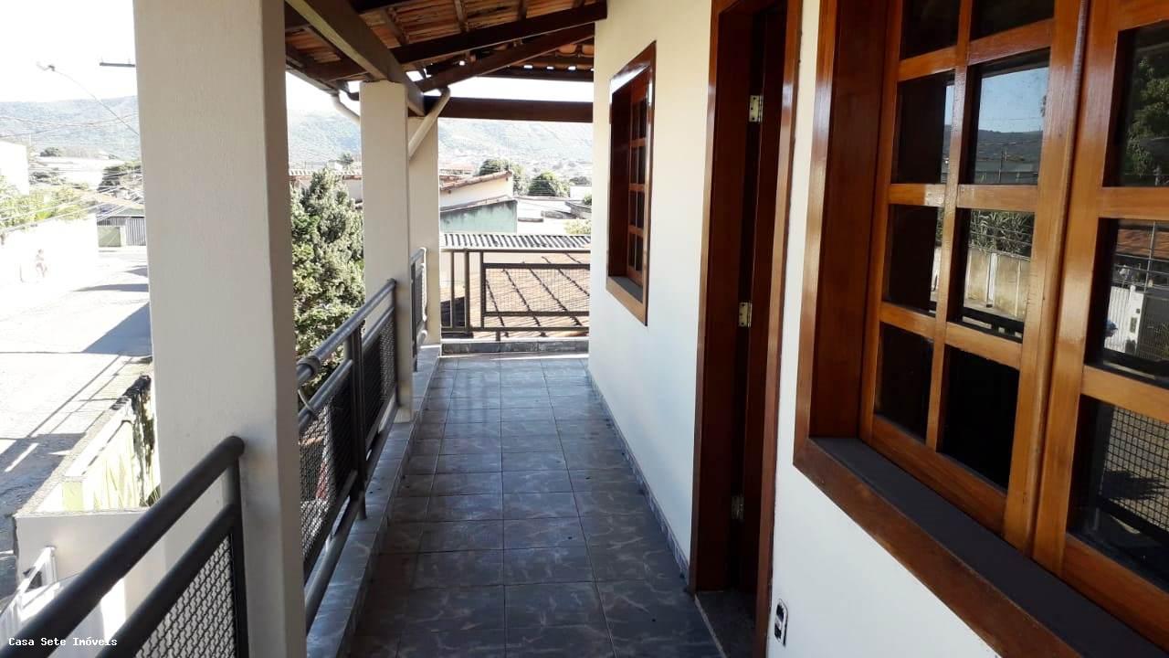 Casa, 4 quartos, 230 m² - Foto 1