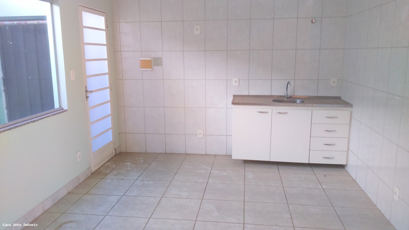 Casa para alugar com 2 quartos, 80m² - Foto 4
